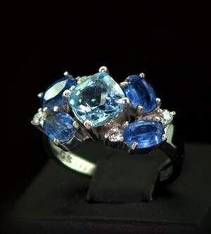 Серебряное кольцо 925 пробы 4,17 г с Топазом, кианитами та фианитами 4,58 карат Серебряное кольцо 925 пробы 4,17 г с Топазом, кианитами та фианитами 4,58 карат