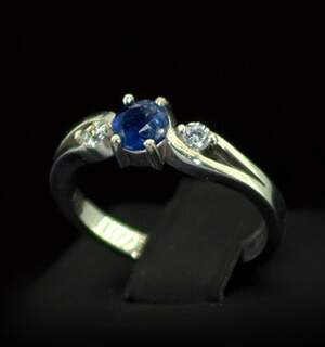 Серебряное кольцо 925 пробы 2,75 г с Кіанітом и фианитами 0,84 карат Серебряное кольцо 925 пробы 2,75 г с Кіанітом и фианитами 0,84 карат