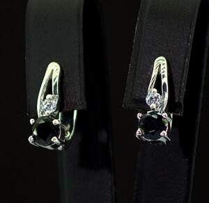 Серебряные серьги 925 пробы 3,46 г со шри-ланкийскими Сапфірами класса AAAA и фианитами 1,43 карат Серебряные серьги 925 пробы 3,46 г со шри-ланкийскими Сапфірами класса AAAA и фианитами 1,43 карат