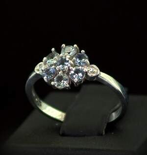 Серебряное кольцо 925 пробы 2,22 г с Танзанітами и фианитами 0,92 карат Серебряное кольцо 925 пробы 2,22 г с Танзанітами и фианитами 0,92 карат