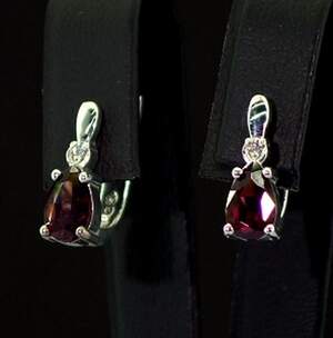 Серебряные серьги 925 пробы 3,38 г с кенийскими Родолиты и фианитами 1,95 карат Серебряные серьги 925 пробы 3,38 г с кенийскими Родолиты и фианитами 1,95 карат