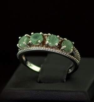 Серебряное кольцо 925 пробы 2,66 г с колумбійськими Изумрудами 1,52 карат Серебряное кольцо 925 пробы 2,66 г с колумбійськими Изумрудами 1,52 карат