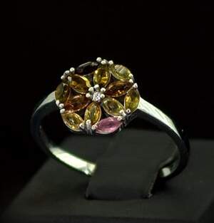Серебряное кольцо 925 пробы 2,49 г с бразильскими Турмалінами и фіанітом 1,13 карат Серебряное кольцо 925 пробы 2,49 г с бразильскими Турмалінами и фіанітом 1,13 карат