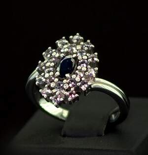 Серебряное кольцо 925 пробы 3,94 г с шри-ланкийскими Сапфіром АААА и нано олександритами 1,67 карат Серебряное кольцо 925 пробы 3,94 г с шри-ланкийскими Сапфіром АААА и нано олександритами 1,67 карат
