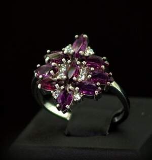 Серебряное кольцо 925 пробы 3,36 г с Родолиты и фианитами 3,13 карат Серебряное кольцо 925 пробы 3,36 г с Родолиты и фианитами 3,13 карат