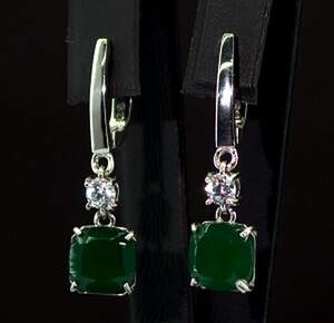 Серебряные серьги 925 пробы 5,5 г с зелеными Агатами и фианитами 6,46 карат Серебряные серьги 925 пробы 5,5 г с зелеными Агатами и фианитами 6,46 карат