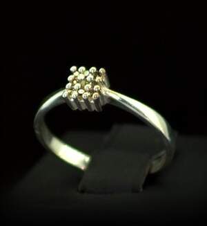 Серебряное кольцо 925 пробы 1,74 г с коньячними Діамантами Кр 57 0,11 карат Серебряное кольцо 925 пробы 1,74 г с коньячними Діамантами Кр 57 0,11 карат