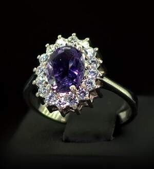 Серебряное кольцо 925 пробы 3,84 г с бразильским Аметистом и фианитами 2,5 карат Серебряное кольцо 925 пробы 3,84 г с бразильским Аметистом и фианитами 2,5 карат