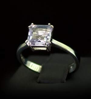 Серебряное кольцо 925 пробы 2,4 г со шрі-ланкійськии Аметистом 1,56 карат Серебряное кольцо 925 пробы 2,4 г со шрі-ланкійськии Аметистом 1,56 карат