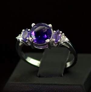 Серебряное кольцо 925 пробы 3,72 г с бразильскими Аметистами и фианитами 2,41 Серебряное кольцо 925 пробы 3,72 г с бразильскими Аметистами и фианитами 2,41