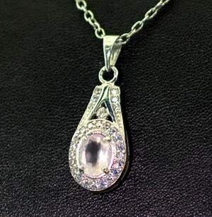 Серебряная подвеска 925 пробы 2,58 г с розовым Кварцем и фианитами 1,94 карат Серебряная подвеска 925 пробы 2,58 г с розовым Кварцем и фианитами 1,94 карат