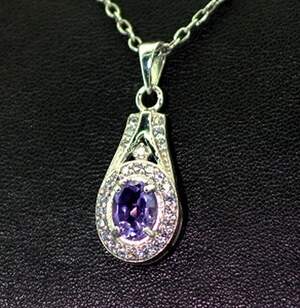 Серебряная подвеска 925 пробы 2,64 г с бразильским Аметистом и фианитами 1,98 карат Серебряная подвеска 925 пробы 2,64 г с бразильским Аметистом и фианитами 1,98 карат