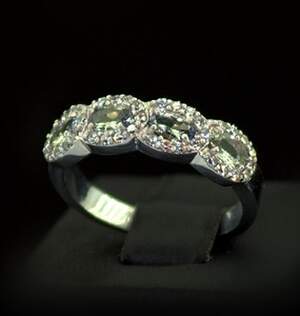 Серебряное кольцо 925 пробы 3,78 г с Танзанітами Монера та фианитами 1,7 карат Серебряное кольцо 925 пробы 3,78 г с Танзанітами Монера та фианитами 1,7 карат