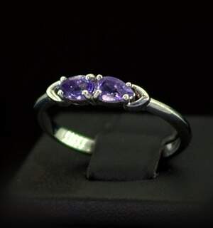 Серебряное кольцо 925 пробы 1,7 г с бразильскими Аметистами 0,42 карат Серебряное кольцо 925 пробы 1,7 г с бразильскими Аметистами 0,42 карат