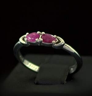 Серебряное кольцо 925 пробы 1,71 г с таїландськими Рубінами 0,62 карат Серебряное кольцо 925 пробы 1,71 г с таїландськими Рубінами 0,62 карат