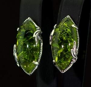 Серебряные серьги 925 пробы 6,09 г с зеленым Бурштином 7,51 карат Серебряные серьги 925 пробы 6,09 г с зеленым Бурштином 7,51 карат