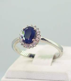 Серебряное кольцо 925 пробы 2,74 гр. с голубым шри-ланкийским Сапфиром класса АААА и топазами из США 2,14 карат