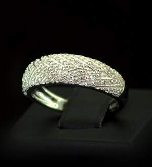 Серебряное кольцо 925 пробы 3,63 гр. с белыми африканскими бриллиантами VVS1 0,09 карат Серебряное кольцо 925 пробы 3,63 гр. с белыми африканскими бриллиантами VVS1 0,09 карат