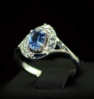 Серебряное кольцо 925 пробы 2,91 гр. с Танзанитами класса АААА и топазами из США 1,25 карат Серебряное кольцо 925 пробы 2,91 гр. с Танзанитами класса АААА и топазами из США 1,25 карат