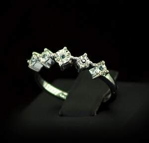 Серебряное кольцо 925 пробы 2,14 гр. с голубыми бриллиантами Hope VVS1 0,04 карат Серебряное кольцо 925 пробы 2,14 гр. с голубыми бриллиантами Hope VVS1 0,04 карат