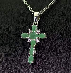 Серебряная подвеска 925 пробы 2,45 гр. с бразильскими Изумрудами класса АААА и топазами из США 1,95 карат Серебряная подвеска 925 пробы 2,45 гр. с бразильскими Изумрудами класса АААА и топазами из США 1,95 карат