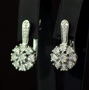 Серебряные серьги 925 пробы 5,45 гр. с белыми африканскими бриллиантами VVS1 0,13 карат Серебряные серьги 925 пробы 5,45 гр. с белыми африканскими бриллиантами VVS1 0,13 карат