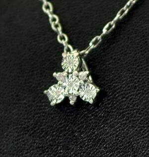 Серебряная подвеска 925 пробы 1,09 гр. с белыми африканскими бриллиантами VVS1 0,07 карат Серебряная подвеска 925 пробы 1,09 гр. с белыми африканскими бриллиантами VVS1 0,07 карат