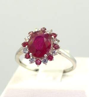 Серебряное кольцо 925 пробы 2,13 гр. с африканским Роял рубином класса AAAA и топазами из США 4,99 карат Серебряное кольцо 925 пробы 2,13 гр. с африканским Роял рубином класса AAAA и топазами из США 4,99 карат