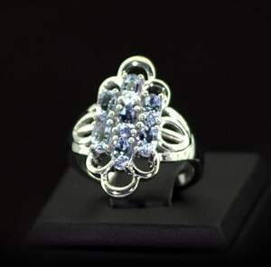 Серебряное кольцо 925 пробы 5,21 гр. с Танзанитами класса АААА и топазами из США 1,87 карат Серебряное кольцо 925 пробы 5,21 гр. с Танзанитами класса АААА и топазами из США 1,87 карат