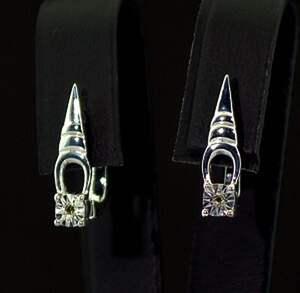 Серебряные серьги 925 пробы 2,5 гр. с зелеными намибийскими Бриллиантами класса VVS1 0,01 карат Серебряные серьги 925 пробы 2,5 гр. с зелеными намибийскими Бриллиантами класса VVS1 0,01 карат