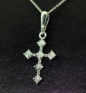 Серебряное колье 925 пробы 1,76 гр. с белыми африканскими бриллиантами VVS1 0,04 карат Серебряное колье 925 пробы 1,76 гр. с белыми африканскими бриллиантами VVS1 0,04 карат