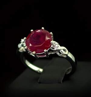 Серебряное кольцо 925 пробы 3,57 гр. с африканским Роял рубином класса AAAA и топазами из США 4,73 карат Серебряное кольцо 925 пробы 3,57 гр. с африканским Роял рубином класса AAAA и топазами из США 4,73 карат