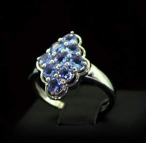 Серебряное кольцо 925 пробы 3,53 гр. с Танзанитами класса АААА и топазами из США 1,7 карат Серебряное кольцо 925 пробы 3,53 гр. с Танзанитами класса АААА и топазами из США 1,7 карат