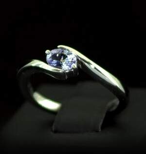 Серебряное кольцо 925 пробы 2,75 гр. с Танзанитами класса АААА и топазами из США 0,5 карат Серебряное кольцо 925 пробы 2,75 гр. с Танзанитами класса АААА и топазами из США 0,5 карат