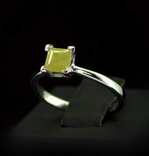 Серебряное кольцо 925 пробы 2,44 гр. с норвежским Сфеном класса АААА 0,87 карат Серебряное кольцо 925 пробы 2,44 гр. с норвежским Сфеном класса АААА 0,87 карат