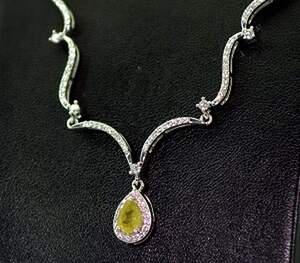 Серебряное колье 925 пробы 7,44 гр. с норвежскими Сфенами класса АААА и топазами из США 2,18 карат Серебряное колье 925 пробы 7,44 гр. с норвежскими Сфенами класса АААА и топазами из США 2,18 карат