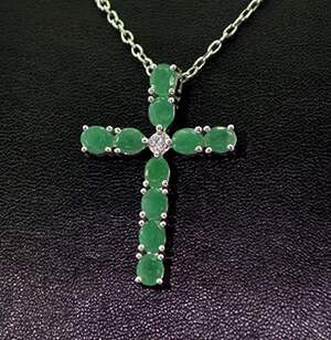 Серебряная подвеска 925 пробы 3,66 гр. с бразильскими Изумрудами класса АААА и топазами из США 3,49 карат Серебряная подвеска 925 пробы 3,66 гр. с бразильскими Изумрудами класса АААА и топазами из США 3,49 карат