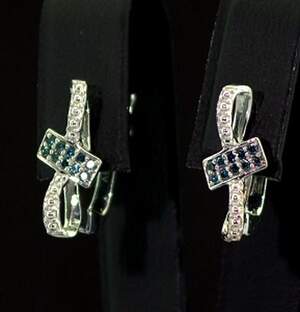Серебряные серьги 925 пробы 2,49 гр. с голубыми бриллиантами Hope VVS1 0,16 карат Серебряные серьги 925 пробы 2,49 гр. с голубыми бриллиантами Hope VVS1 0,16 карат