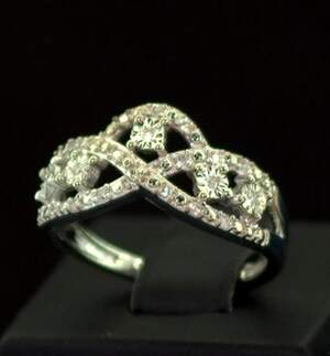 Серебряное кольцо 925 пробы 3,62 гр. с белыми африканскими бриллиантами VVS1 0,16 карат Серебряное кольцо 925 пробы 3,62 гр. с белыми африканскими бриллиантами VVS1 0,16 карат