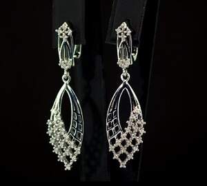 Серебряные серьги 925 пробы 6,48 гр. с белыми африканскими бриллиантами VVS1 0,37 карат Серебряные серьги 925 пробы 6,48 гр. с белыми африканскими бриллиантами VVS1 0,37 карат