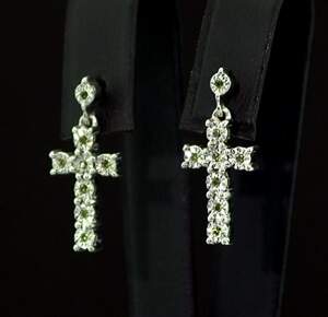 Серебряные серьги 925 пробы 3,53 гр. с зелеными намибийскими Бриллиантами класса VVS1 0,11 карат Серебряные серьги 925 пробы 3,53 гр. с зелеными намибийскими Бриллиантами класса VVS1 0,11 карат