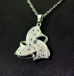 Серебряная подвеска 925 пробы 5,55 гр. с голубыми бриллиантами Hope VVS1 0,14 карат Серебряная подвеска 925 пробы 5,55 гр. с голубыми бриллиантами Hope VVS1 0,14 карат