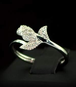 Серебряное кольцо 925 пробы 2,23 гр. с белыми африканскими бриллиантами VVS1 0,1 карат Серебряное кольцо 925 пробы 2,23 гр. с белыми африканскими бриллиантами VVS1 0,1 карат