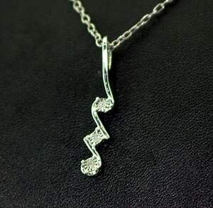 Серебряная подвеска 925 пробы 1,34 гр. с белыми африканскими бриллиантами VVS1 0,02 карат Серебряная подвеска 925 пробы 1,34 гр. с белыми африканскими бриллиантами VVS1 0,02 карат