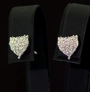 Серебряные серьги 925 пробы 1,87 гр. с белыми африканскими бриллиантами VVS1 0,14 карат Серебряные серьги 925 пробы 1,87 гр. с белыми африканскими бриллиантами VVS1 0,14 карат