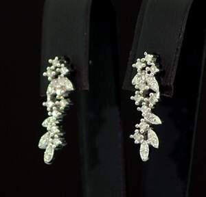 Серебряные серьги 925 пробы 3,22 гр. с белыми африканскими бриллиантами VVS1 0,34 карат Серебряные серьги 925 пробы 3,22 гр. с белыми африканскими бриллиантами VVS1 0,34 карат