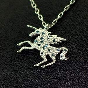 Серебряная подвеска 925 пробы 1,99 гр. с голубыми бриллиантами Hope VVS1 0,12 карат Серебряная подвеска 925 пробы 1,99 гр. с голубыми бриллиантами Hope VVS1 0,12 карат