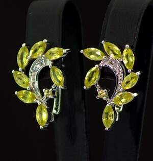 Серебряные серьги 925 пробы 6,08 гр. с норвежскими Сфенами класса АААА и топазами из США 3,94 карат Серебряные серьги 925 пробы 6,08 гр. с норвежскими Сфенами класса АААА и топазами из США 3,94 карат