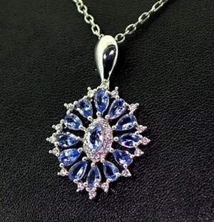 Серебряная подвеска 925 пробы 3,92 гр. с Танзанитами класса АААА и топазами из США 3,04 карат Серебряная подвеска 925 пробы 3,92 гр. с Танзанитами класса АААА и топазами из США 3,04 карат