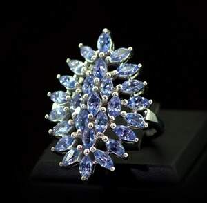 Серебряное кольцо 925 пробы 7,12 гр. с Танзанитами класса АААА и топазами из США 4,1 карат Серебряное кольцо 925 пробы 7,12 гр. с Танзанитами класса АААА и топазами из США 4,1 карат